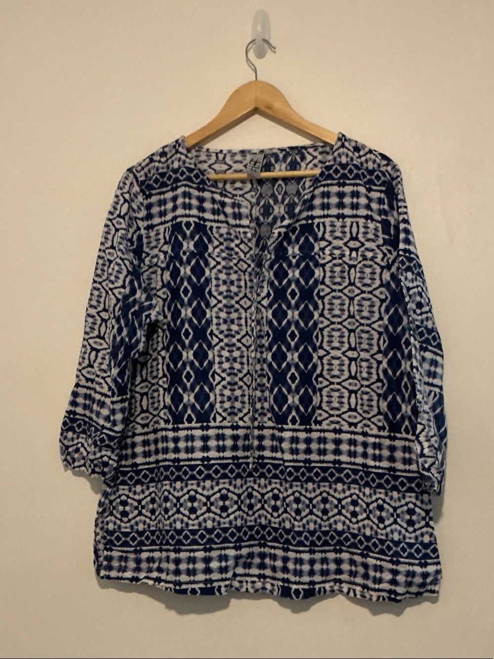 HC LA Women’s Blue and White Geometric Patterned Tunic Top Tie front Linen VNeck